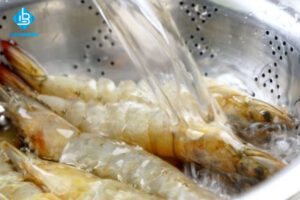 Cách làm sạch tôm nhanh chóng