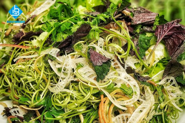 Cách rửa rau sống sạch thuốc trừ sâu, trứng giun sán nhanh chóng
